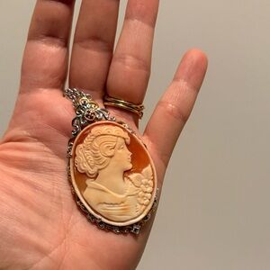 Vintage Cameo Pendant Necklace